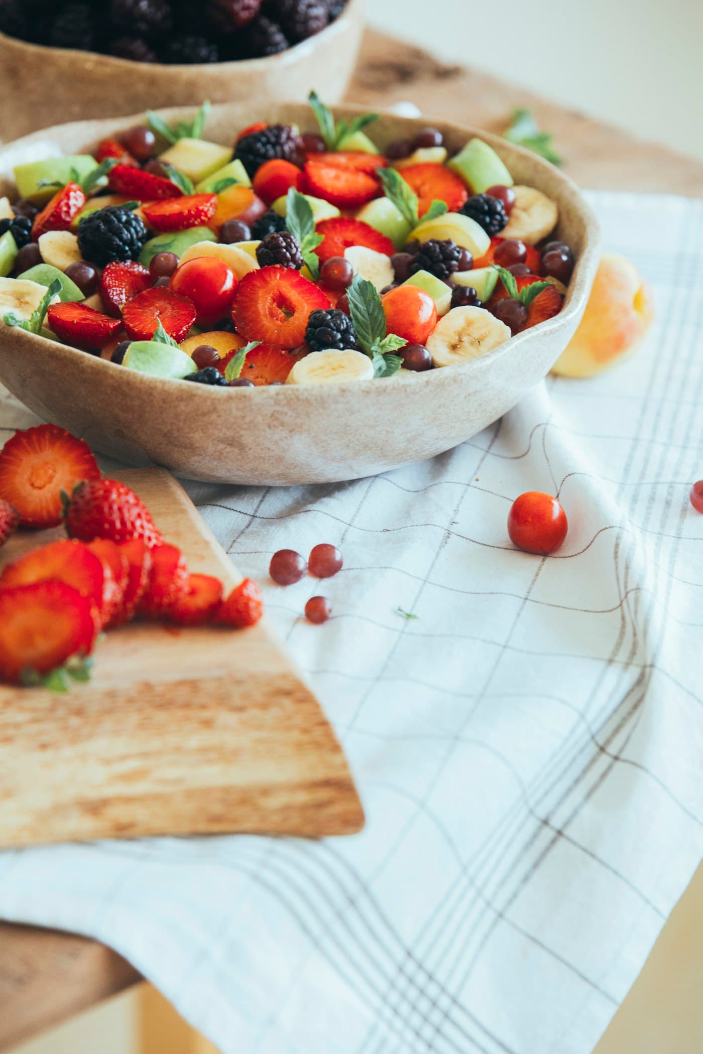 Salade de fruits frais d’été dans un bol